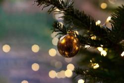 Weihnachtsbaumkugel © Congerdesign auf Pixabay