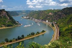 Blick in das Rheintal - Deutschlands schönste Flusslandschaften