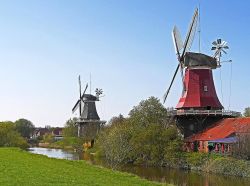 Windmühlen in Greetsiel © Erich Westendarp auf Pixabay