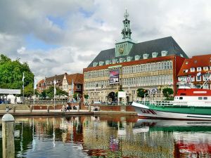 Rathaus Emden © R.P. auf Pixabay