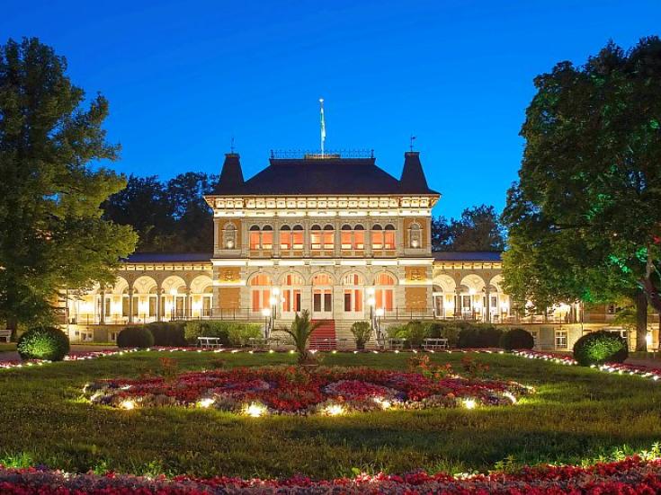 Kururlaub Bad Elster mit Haustürabholung - Kurhaus © Igor Pastirovic und Ulrike Birnbaum Kururlaub Bad Elster mit Haustürabholung - Kurhaus © Igor Pastirovic und Ulrike Birnbaum