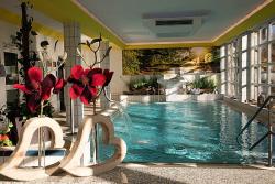 Hotel Rottaler Hof I Kururlaub Bad Füssing mit Haustürabholung- Schwimmbad