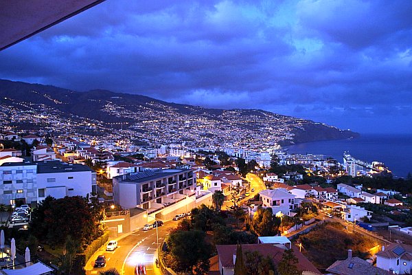 Madeira - Funchal bei Nacht
