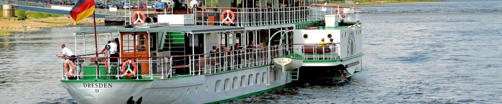 Dampfer am Blauen Wunder © Joachim Friedrich Dinges auf Pixabay