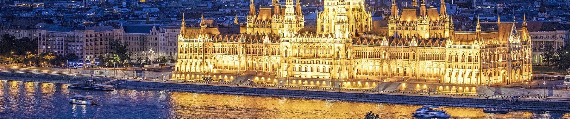 Ungarn - Parlamentsgebäude - Flusskreuzfahrten auf der Donau I mit Haustürabholung