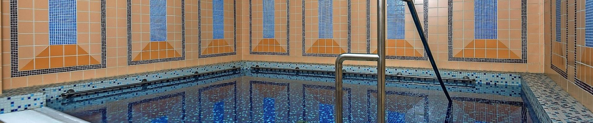 Hotel Continental - Schwimmbad - Kururlaub in Marienbad mit Haustürabholung