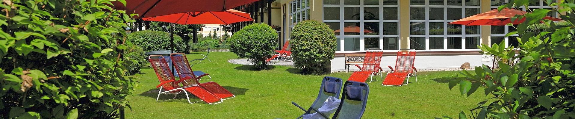 Hotel Rottaler Hof I Kururlaub Bad Füssing mit Haustürabholung- Liegewiese