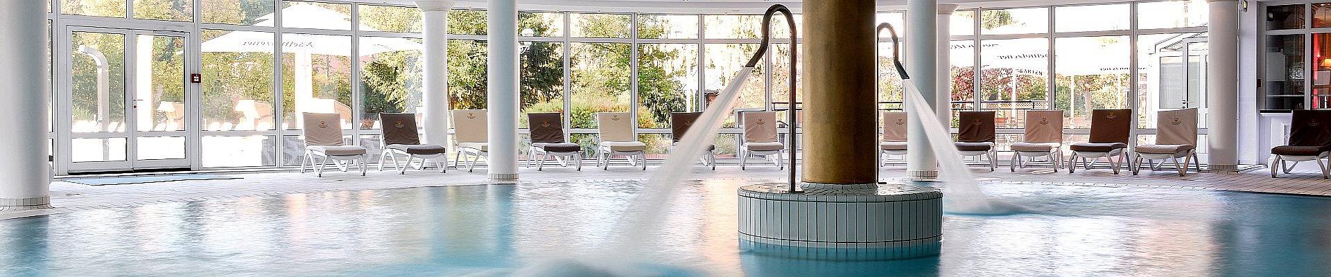 Hotel The Monarch - Poollandschaft