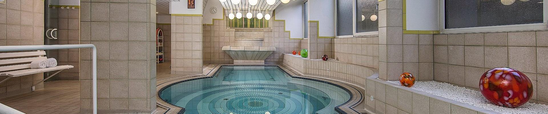 Kurhotel Unter den Linden I Kururlaub Bad Füssing mit Haustürabholung - Thermalbad