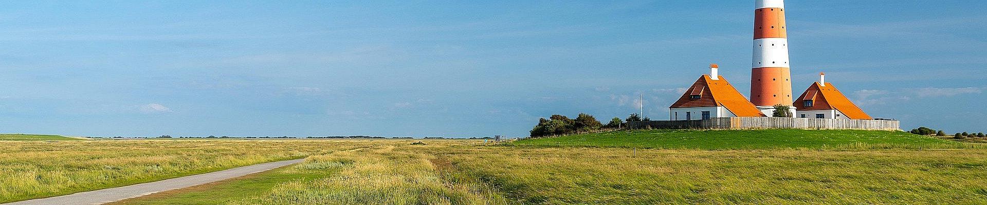 Sommer an Nordsee und Ems - Leuchtturm bei Jever