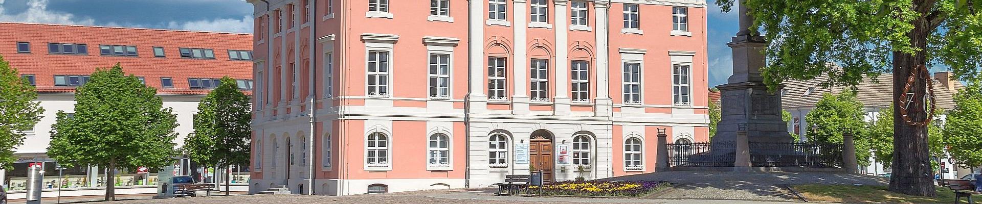 Rathaus Templin © Gundula Vogel auf Pixabay