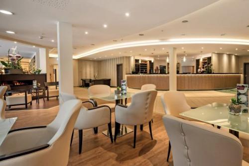 Johannesbad Hotel Königshof - Kururlaub in Bad Füssing mit Haustürabholung