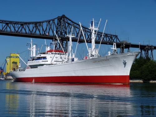 Cap San Diego an der Rendsburger Hochbrücke