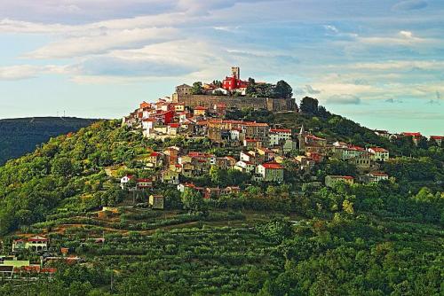 Motovun im Hinterland von Istrien © Vanessa Desiré Dazzy auf Pixabay