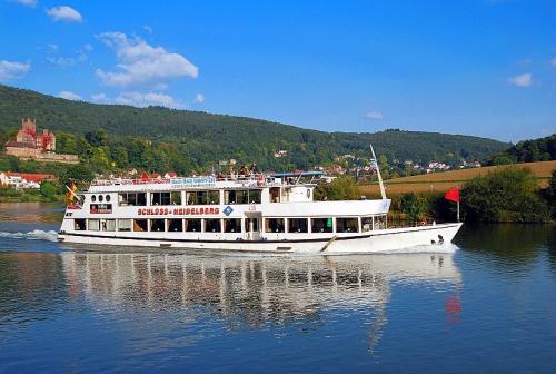 Reise nach Heidelberg und an die Bergstraße - Schifffahrt auf dem Neckar