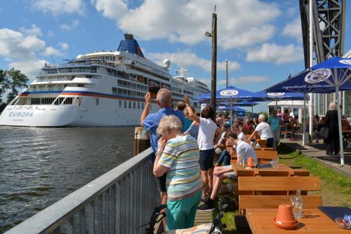 Brückenterrassen Rendsburg und Schiffsbegrüßungsanlage - Sommerreise an den Ostseefjord Schlei