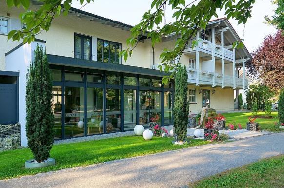Hotel Lenauhof - Kururlaub in Bad Birnbach mit Haustürabholung DE