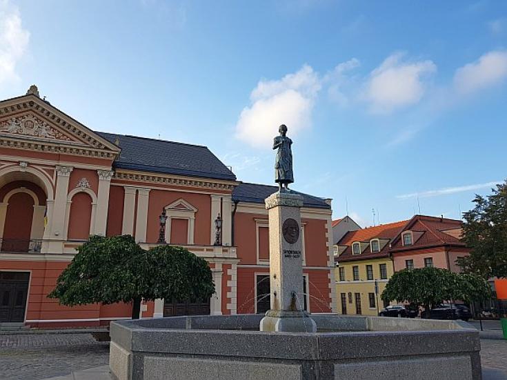 Klaipeda - Theaterplatz mit dem Ännchen von Tharau