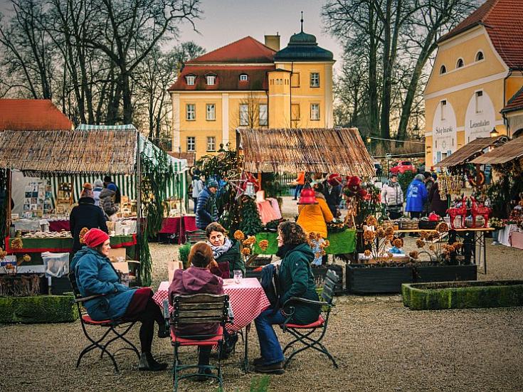 Adventsmarkt auf Schloss Lomnitz