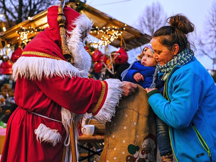 Adventsmarkt auf Schloss Lomnitz
