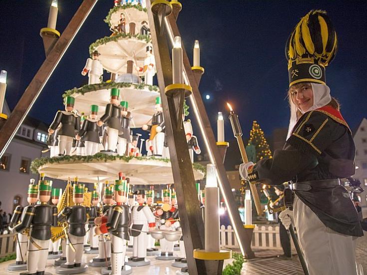 Bergmännische Weihnachtspyramide auf dem Freiberger Christmarkt © Silberstadt Freiberg - Marcel Schlenkrich
