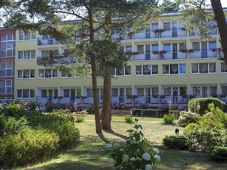 Hotel Bocianie Gniazdo (Storchennest) - parkähnliche Hotelanlage