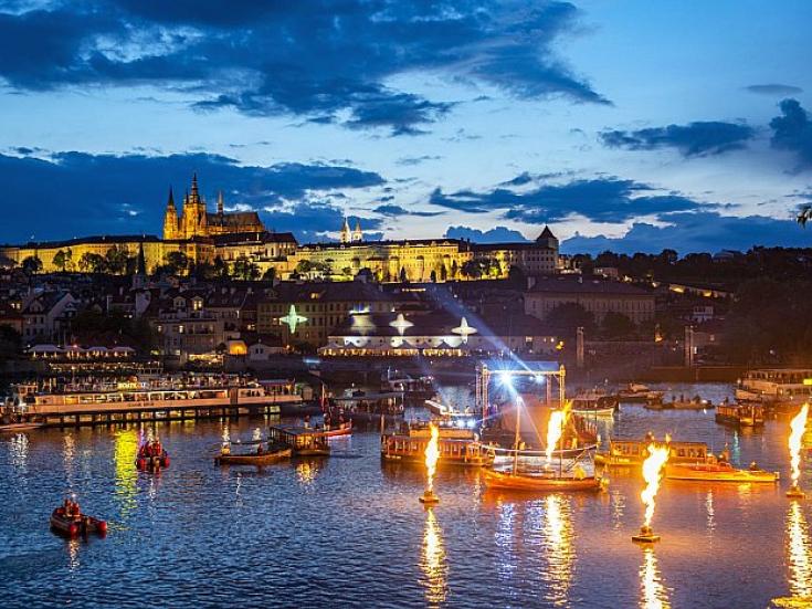 Busreise nach Prag - Moldau in Flammen zum Navalis-Fest