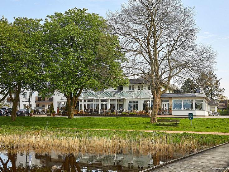 Faszination Nord-Ostsee-Kanal - Hotel Seeblick in Mübrook