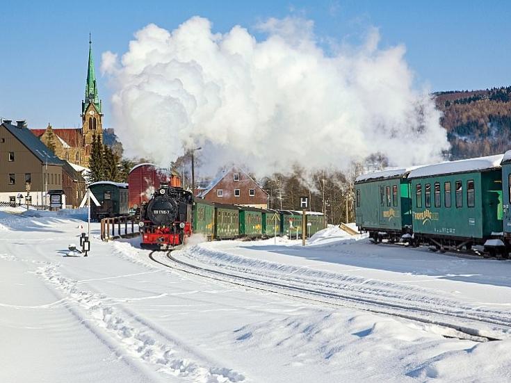Fichtelbergbahn am Bahnhof Hammerunterwiesenthal © Sandro Lindner