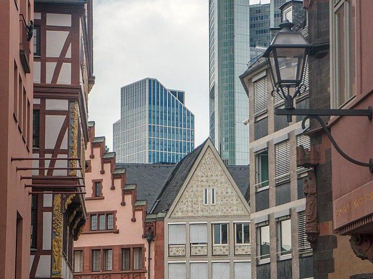 Kontraste in Frankfurt © Leonhard Niederwimmer auf Pixabay