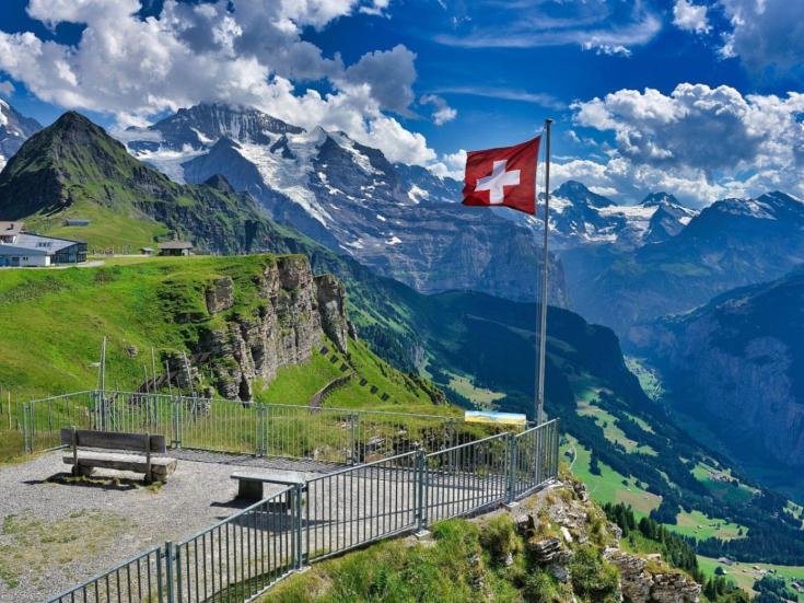 Grindelwald mit Blick zum Eiger © allphptobangkok auf Pixabay