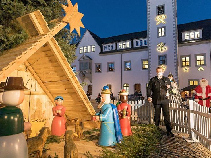 Holzkrippe auf dem Freiberger Christmarkt © Marcel Schlenkrich - Silberstadt Freiberg
