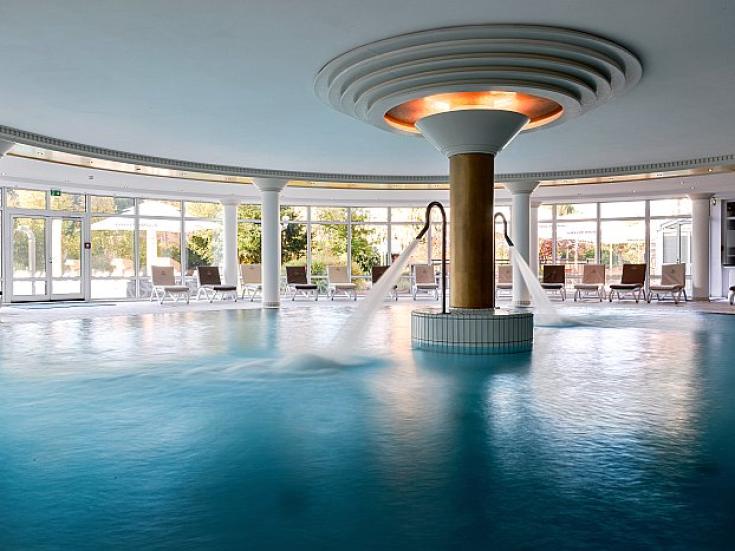 Hotel The Monarch - Poollandschaft