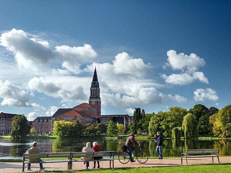 Kleiner Kiel und Rathaus © Tom Koerber