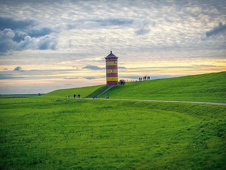 Leuchtturm in Friesland © Bernd Focken auf Pixabay