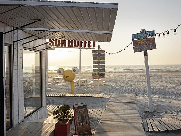 Liepaja - Red Sun Buffet am Strand