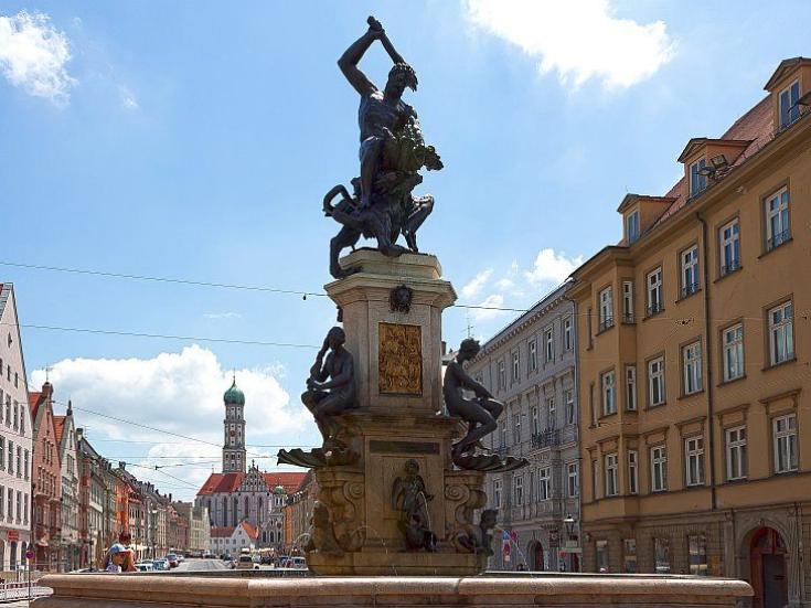 Maximilianstraße in Augsburg © Stefan Schweihofer auf Pixabay