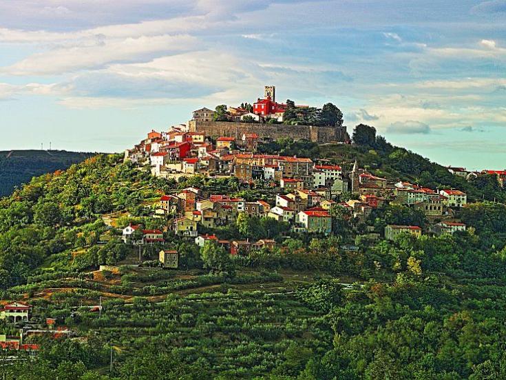 Motovun im Hinterland von Istrien © Vanessa Desiré Dazzy auf Pixabay