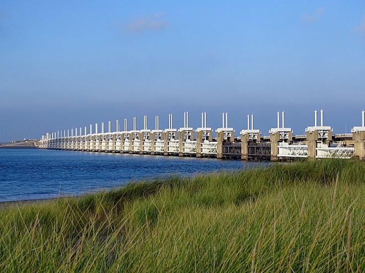 Oosterschelde Sperrwerk in Zeeland - Busreise nach Holland und Belgien