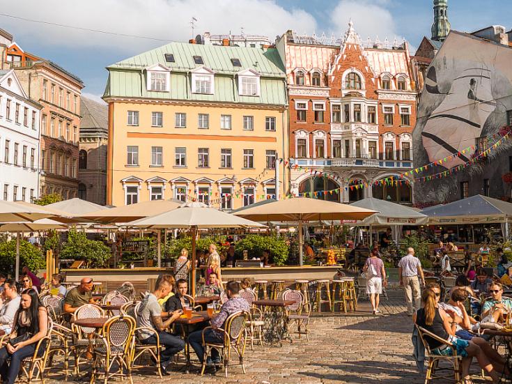 Riga - Straßencafé auf dem Domplatz