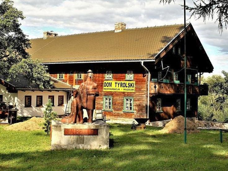 Hirschberger Tal - Tirolerhäuser am Riesengebirge