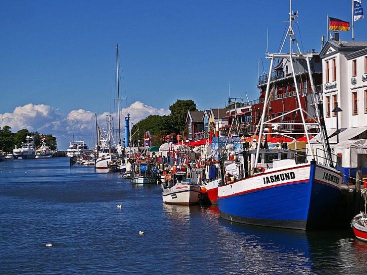 Am Alten Strom in Warnemünde © Kerstin Riemer auf Pixabay