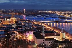 Riga bei Nacht