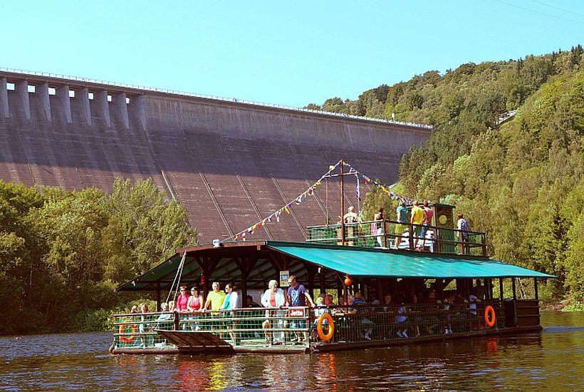 Floßfahrt auf dem Wendefurther Stausee Floßfahrt auf dem Wendefurther Stausee