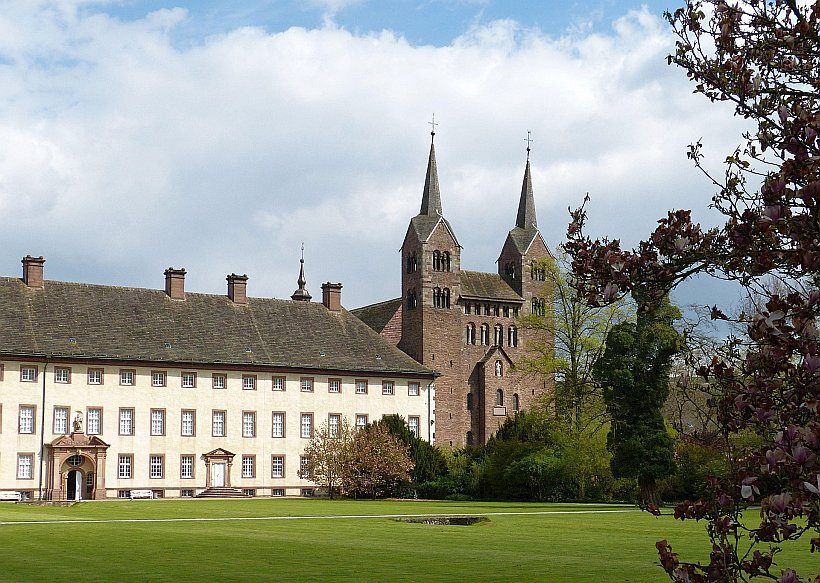 Tagesfahrten im August 2025 - Gartenfest auf Kloster Corvey